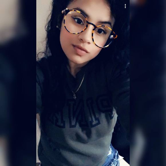 Meet your Posher, Anahi - Picture 1 of 1